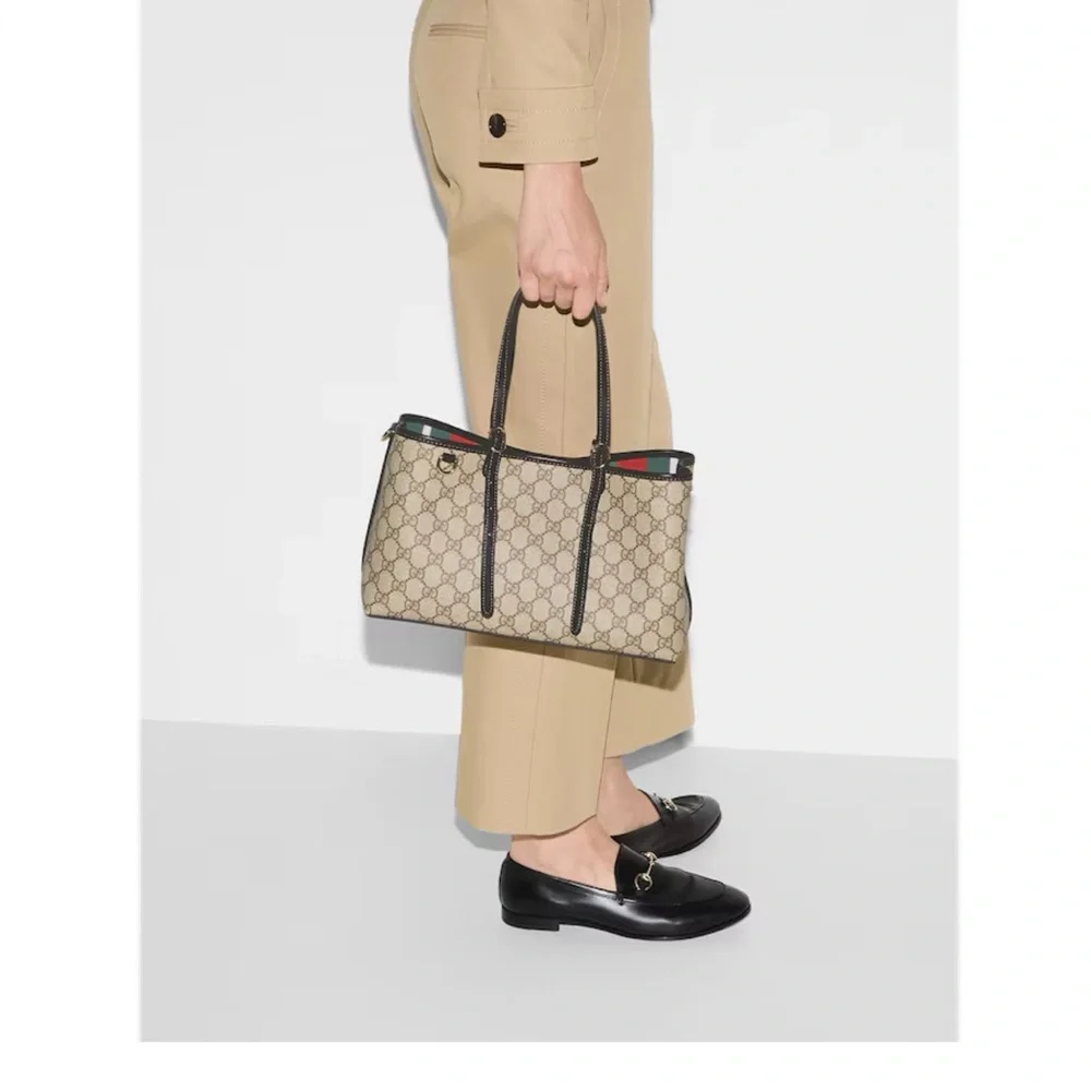 Gucci GG Emblem medium tote bag - Picture 4 of 8